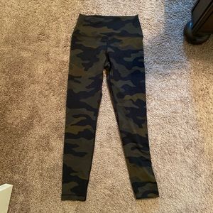 VS PINK Ultimate Camo Leggings